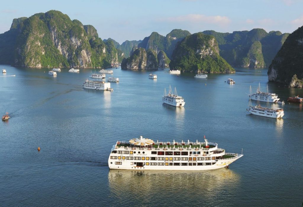 Halong bay cruise - Halong by private car