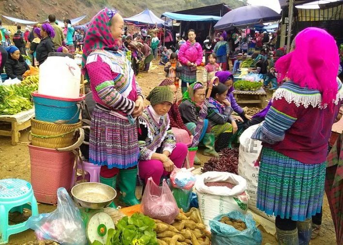 Can Cau market - Northern Vietnam